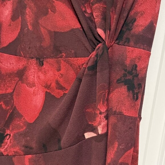 Chic Floral Mini Dress in Red - Picture 2 of 2